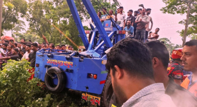 পড়ে একই পরিবারের ৭ জনের মৃত্যু