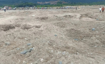 সিলেটে সাদা পাথর উদ্ধারে অভিযান শুরু