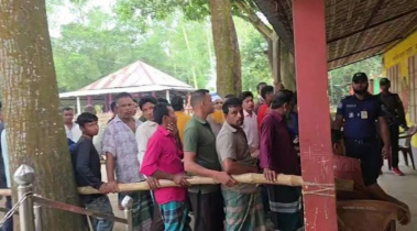ঠাকুরগাঁও-১ আসনের উপনির্বাচনে ভোট গ্রহণ চলছে